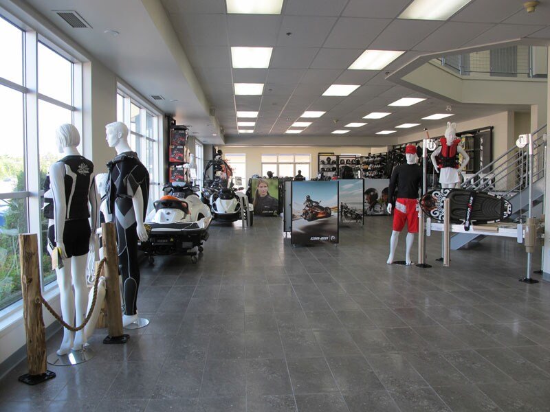 Nouvelle salle de montre pieces, accessoires et vetements
