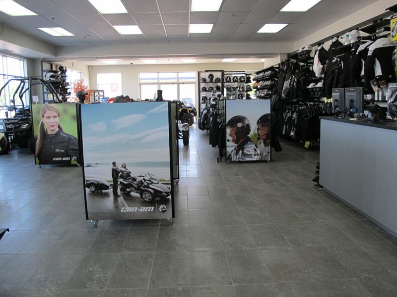 Nouvelle salle de montre pieces, accessoires et vetements