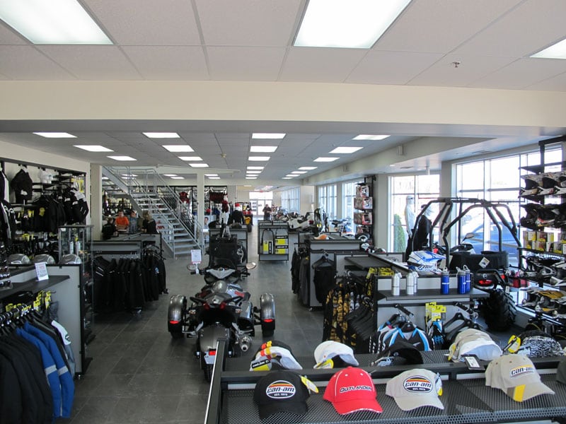 Nouvelle salle de montre pieces, accessoires et vetements