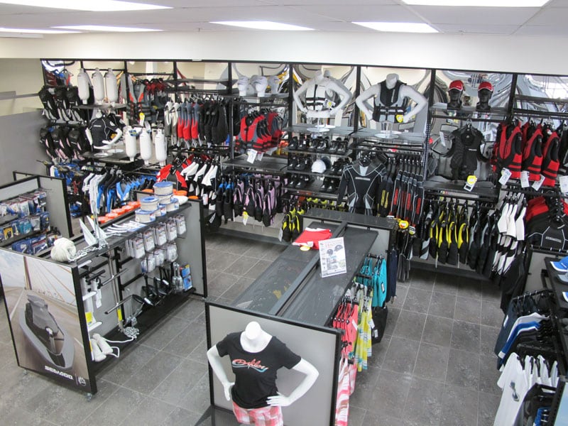 Nouvelle salle de montre pieces, accessoires et vetements